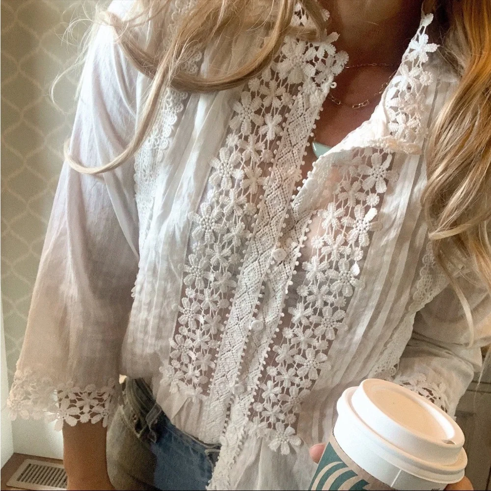 Vici White Floral Embroidered Blouse - Picture 2 of 11